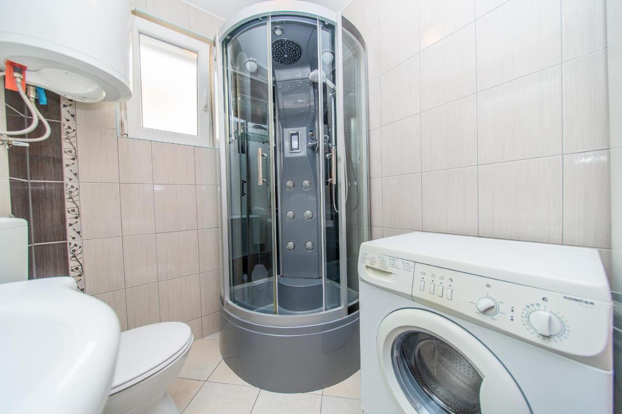 Apartment Luni 로크바 로고즈니차 외부 사진